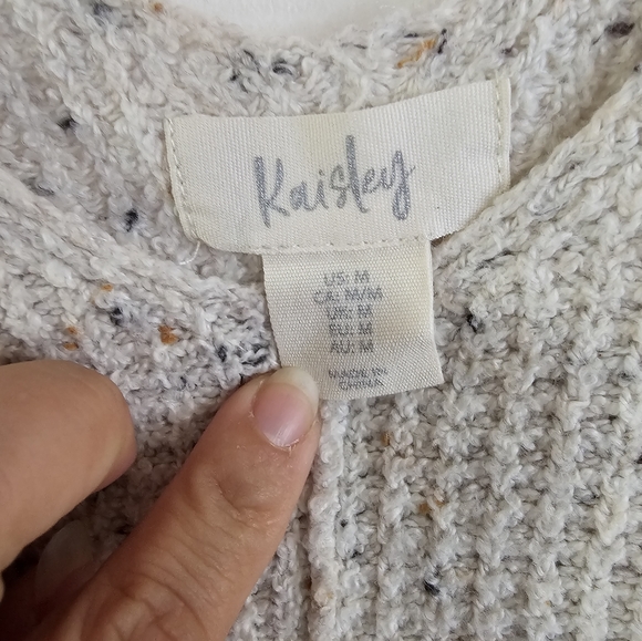 Soft knitted sweater - Picture 5 of 7